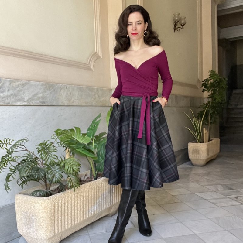 Falda de vuelo midi en estampado tartan en tonos grises y morados